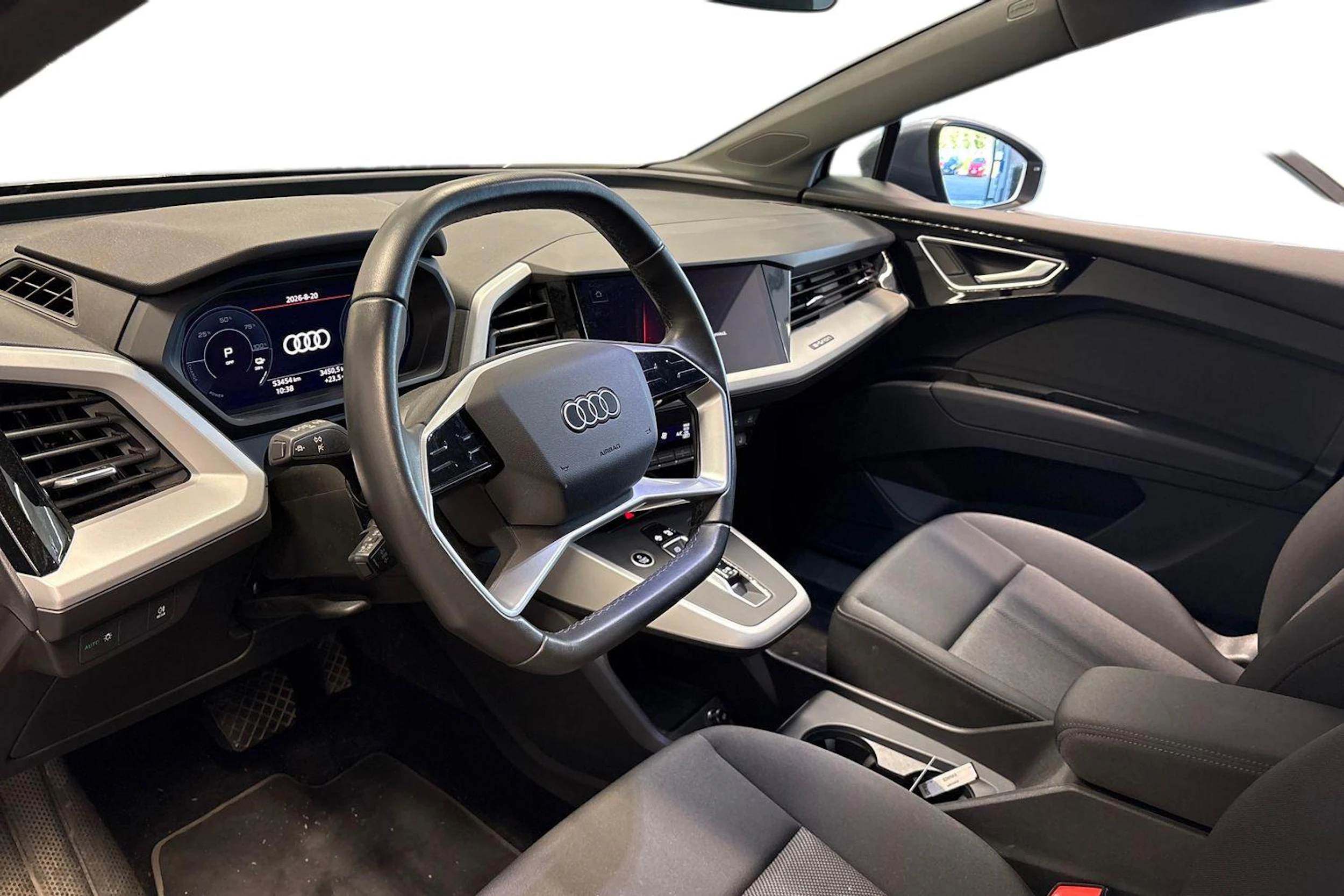 sininen Audi Q4 e-tron 2024 kuva 3.