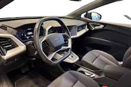 sininen Audi Q4 e-tron 2024 kuva 3.