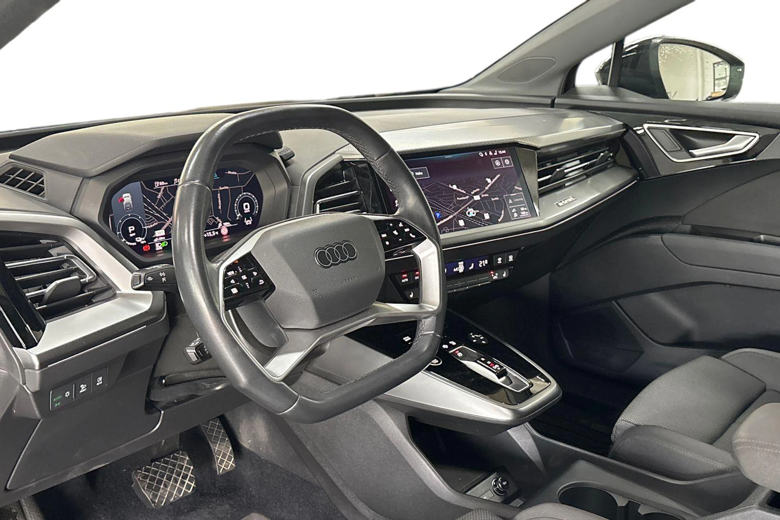 Musta Audi Q4 e-tron 2023 kuva 3.