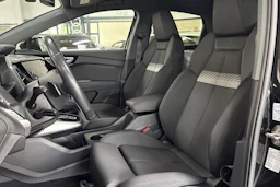 Musta Audi Q4 e-tron 2023 kuva 4.