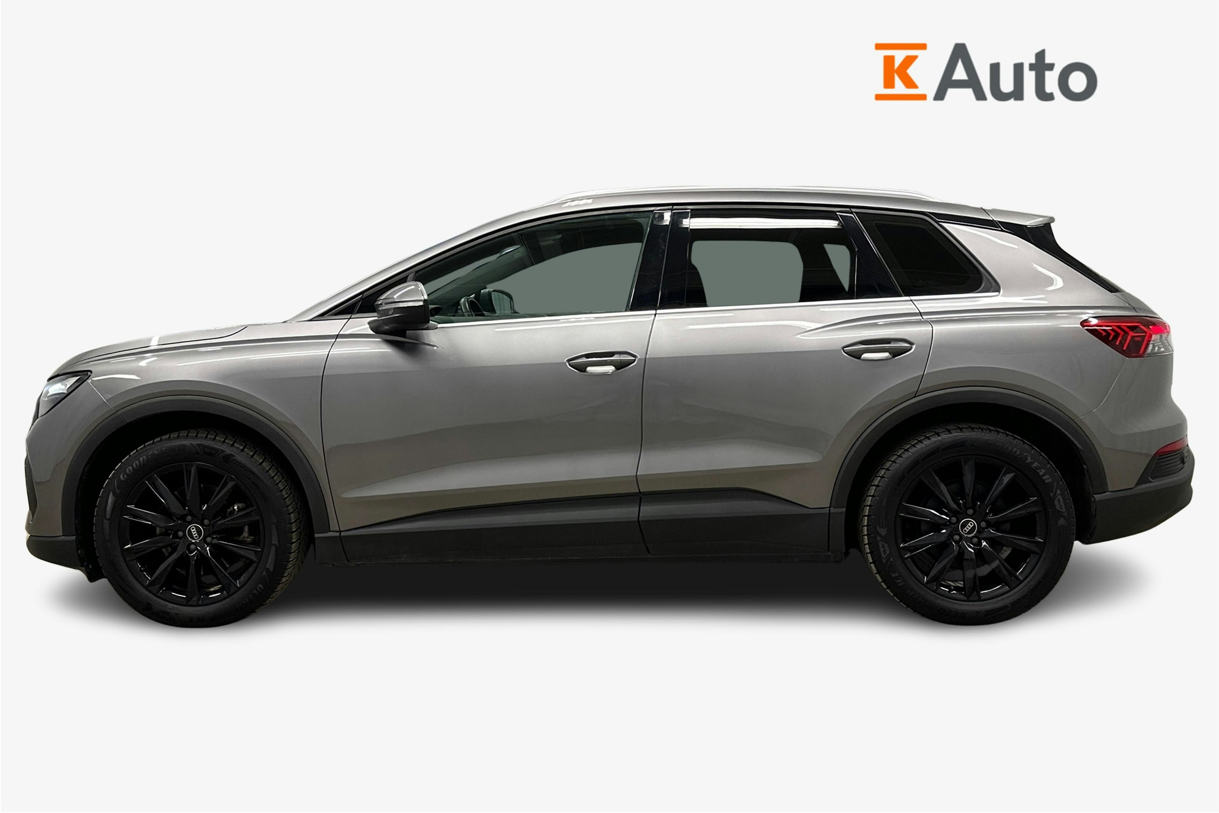 harmaa Audi Q4 e-tron 2023 kuva 6.