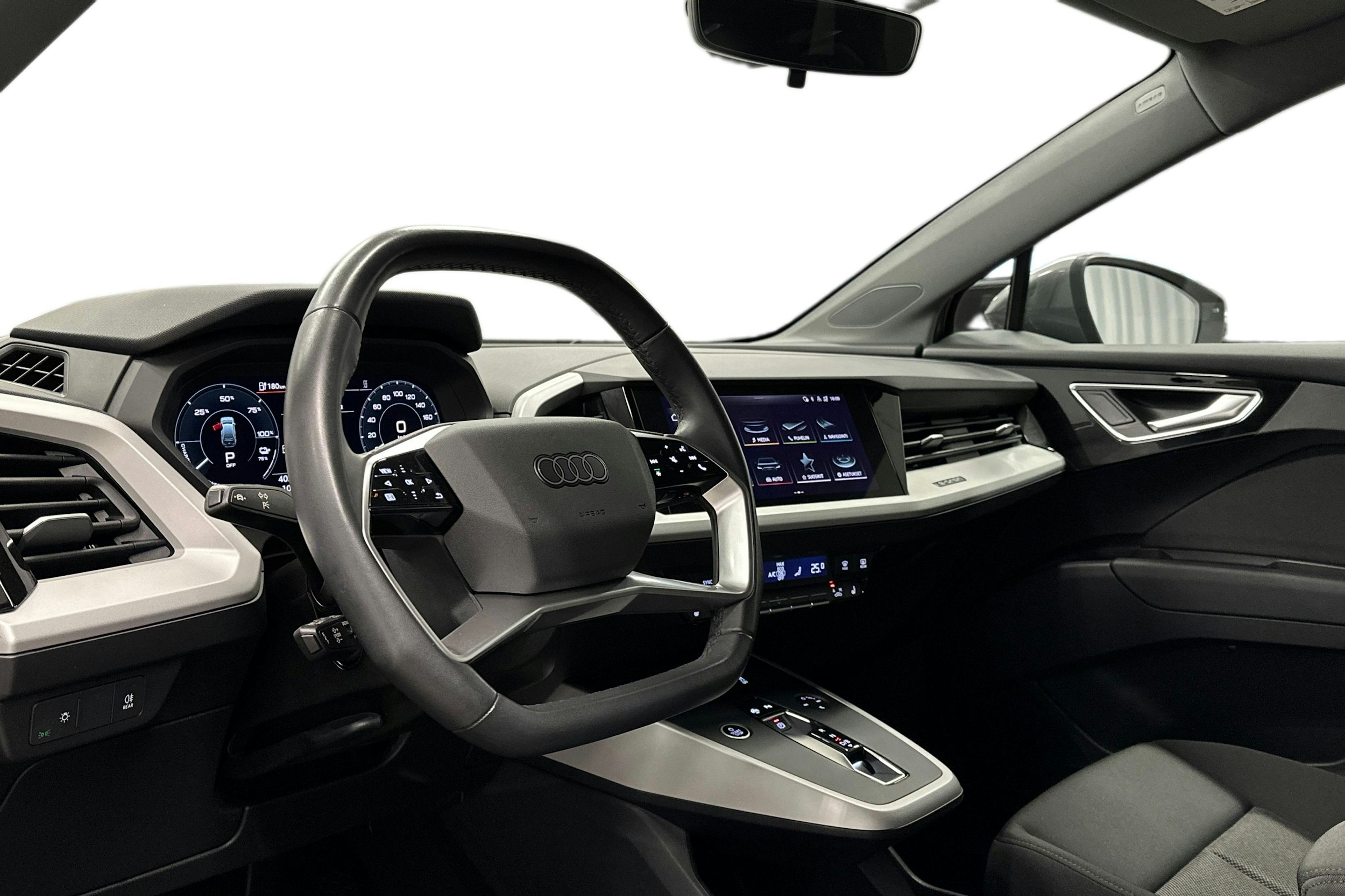 harmaa Audi Q4 e-tron 2023 kuva 7.