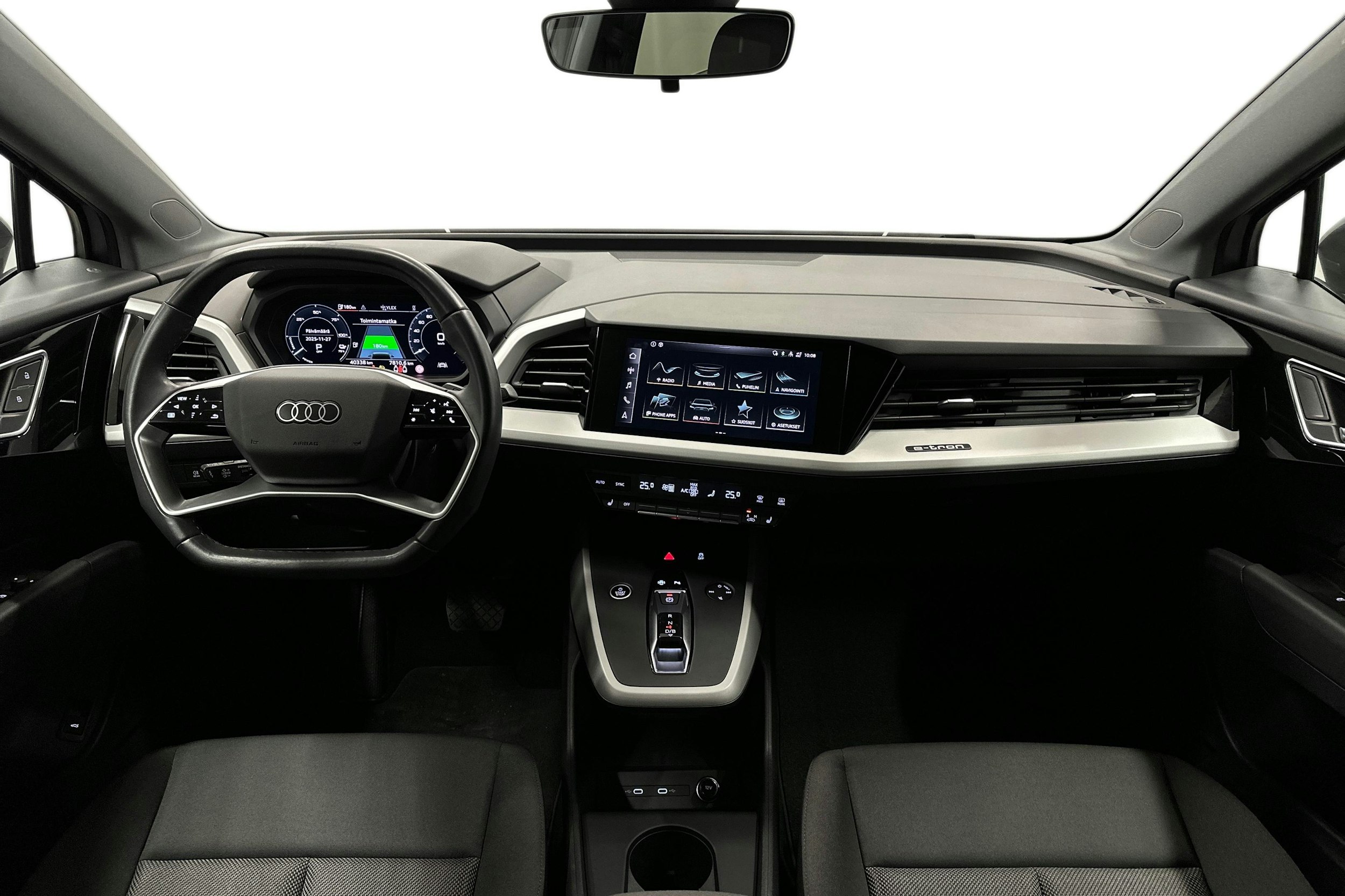 harmaa Audi Q4 e-tron 2023 kuva 9.