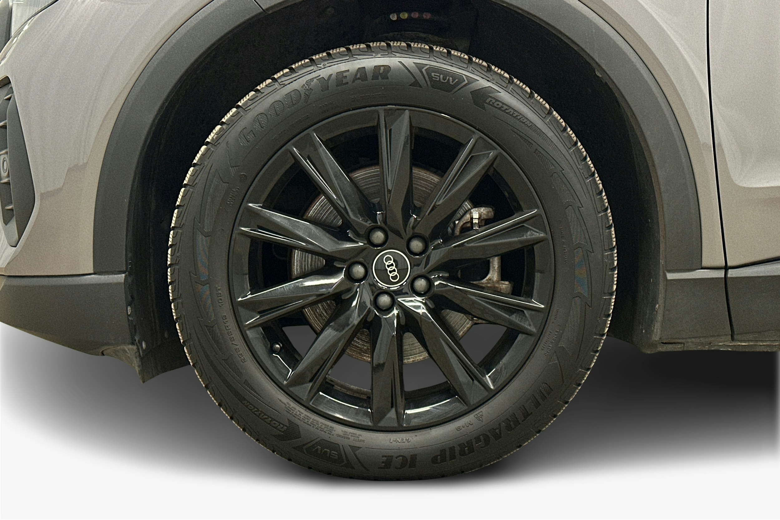 harmaa Audi Q4 e-tron 2023 kuva 11.