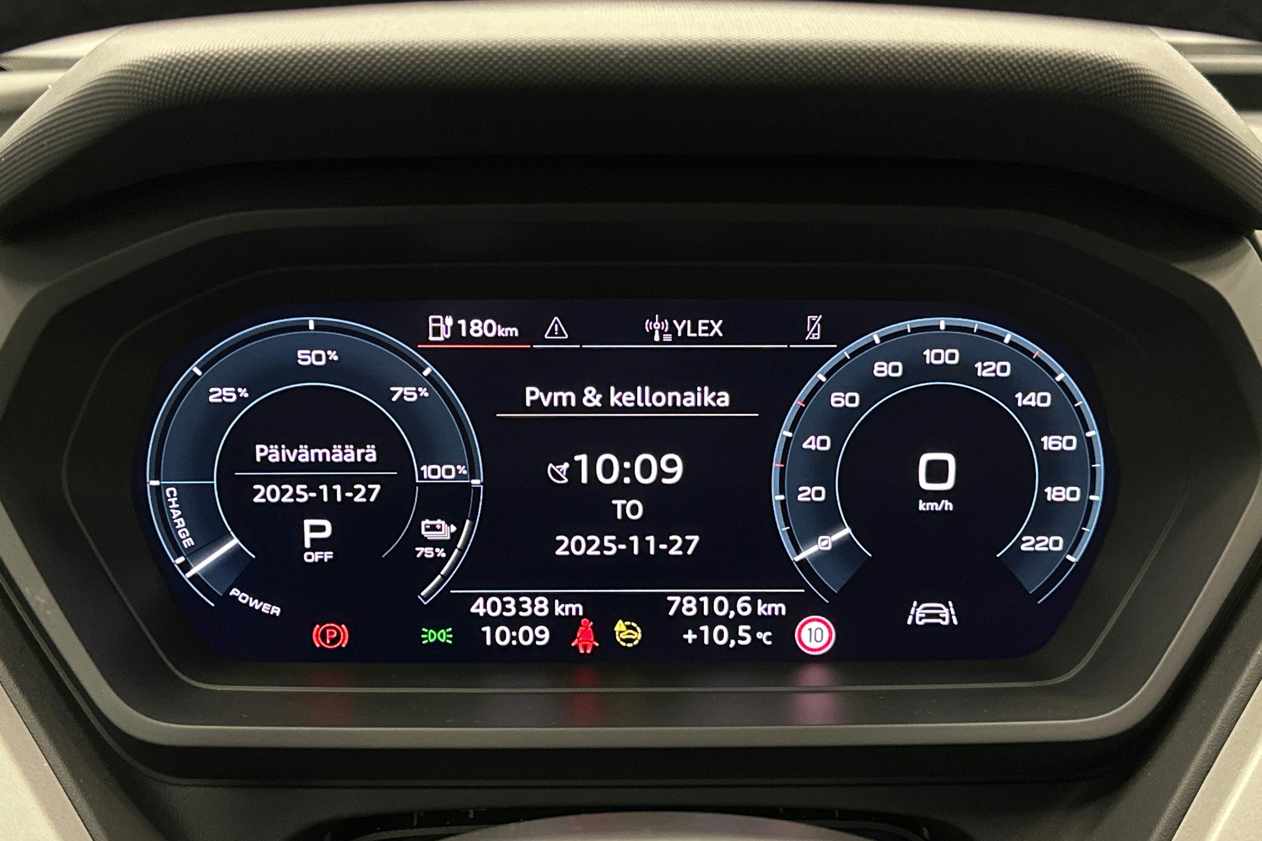 harmaa Audi Q4 e-tron 2023 kuva 22.