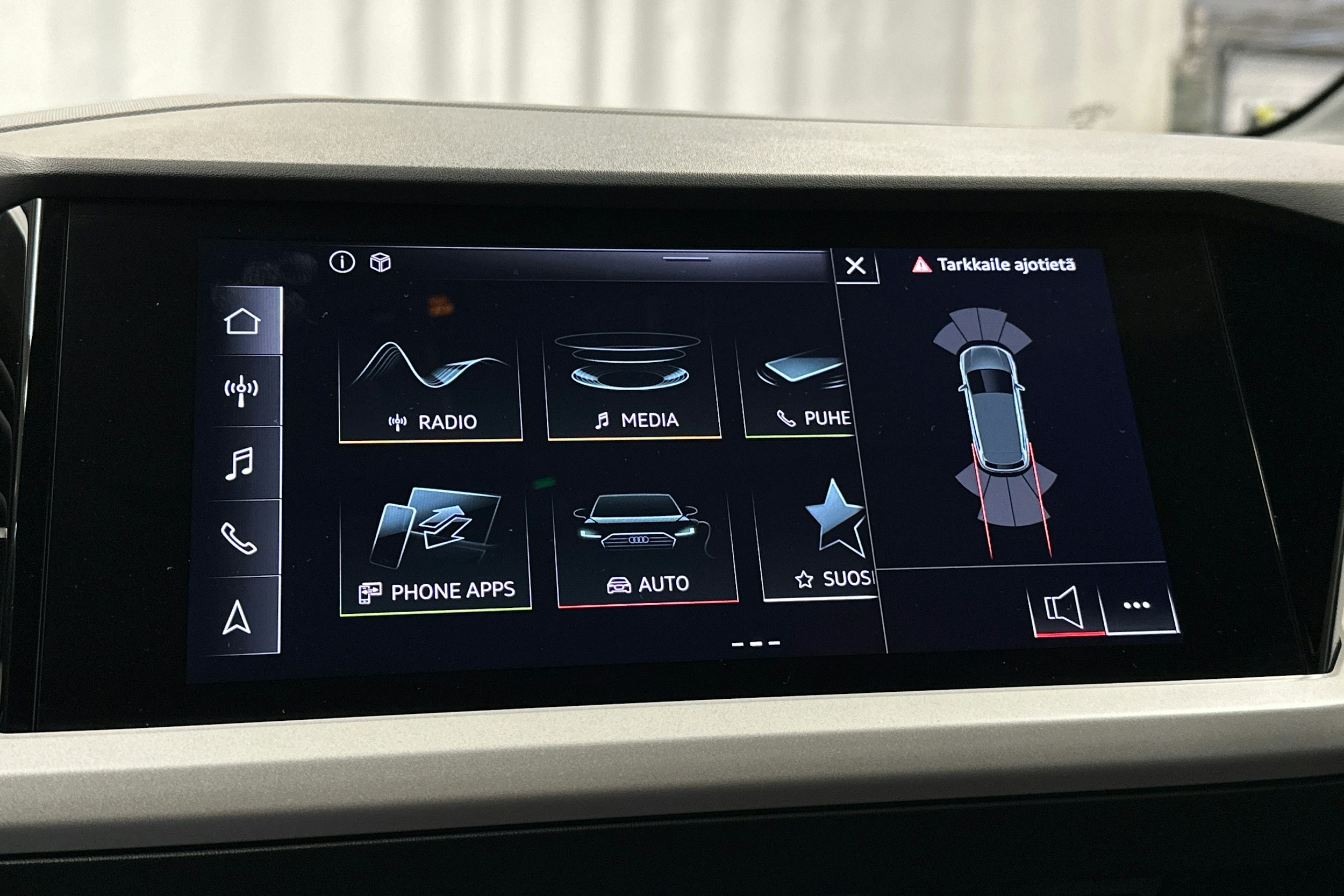 harmaa Audi Q4 e-tron 2023 kuva 27.