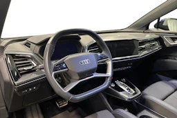 sininen Audi Q4 e-tron 2023 kuva 6.
