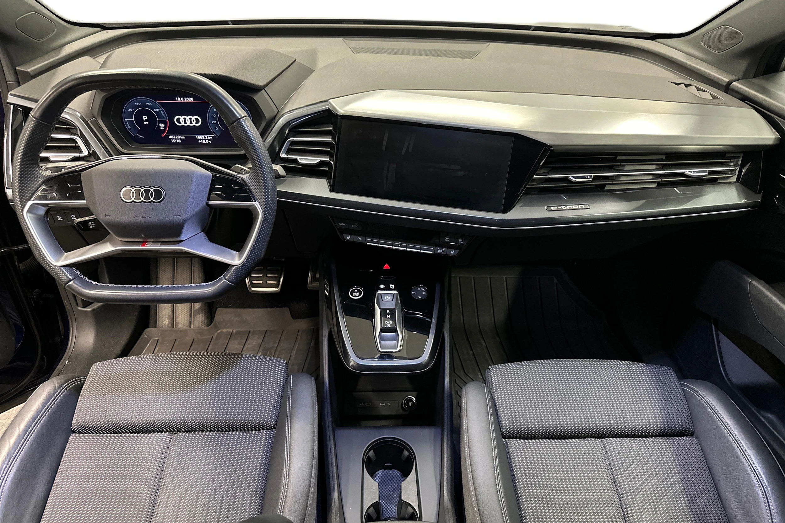 sininen Audi Q4 e-tron 2023 kuva 7.