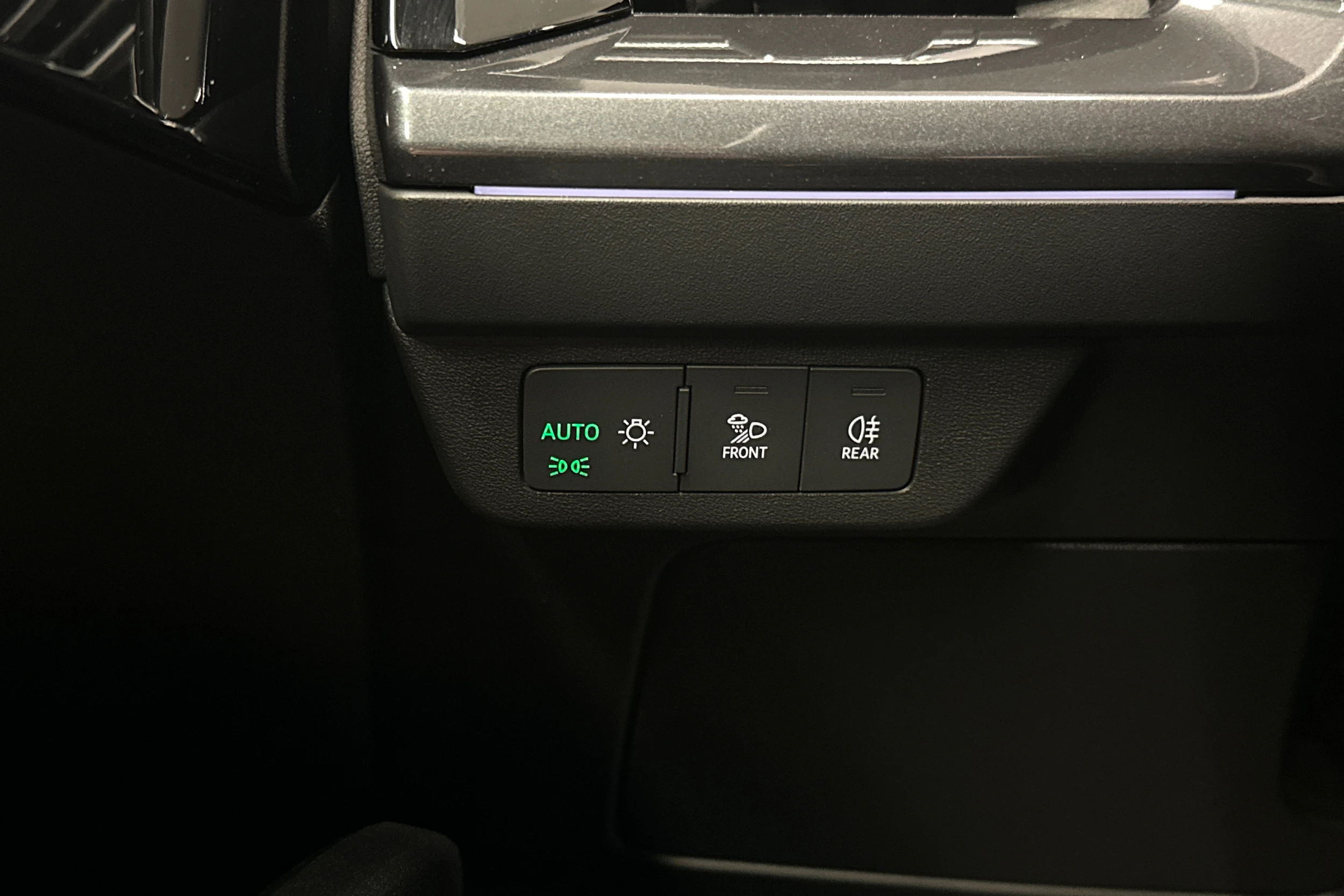 sininen Audi Q4 e-tron 2023 kuva 14.