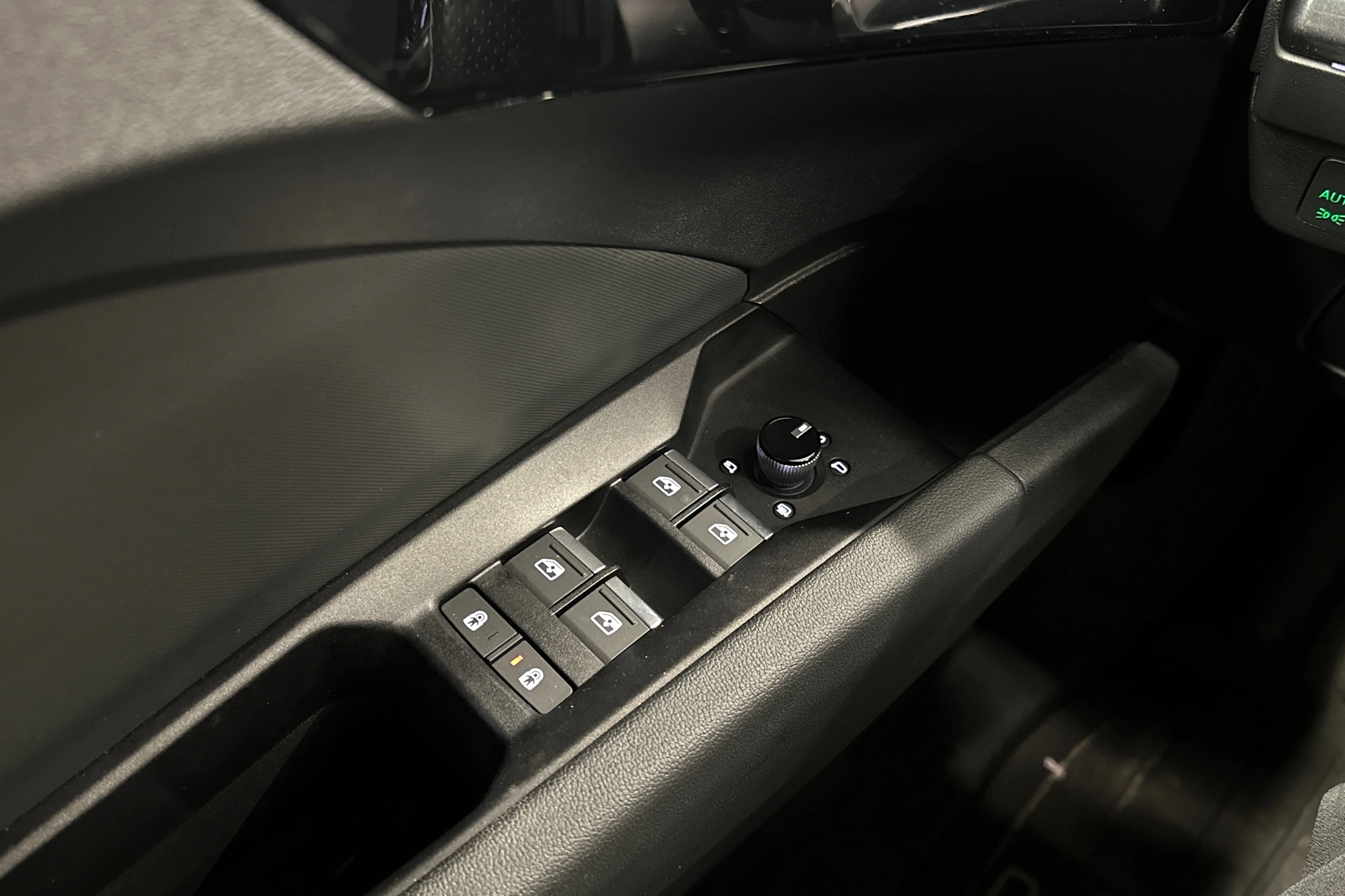 sininen Audi Q4 e-tron 2023 kuva 15.