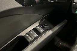 sininen Audi Q4 e-tron 2023 kuva 15.
