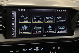 sininen Audi Q4 e-tron 2023 kuva 17.