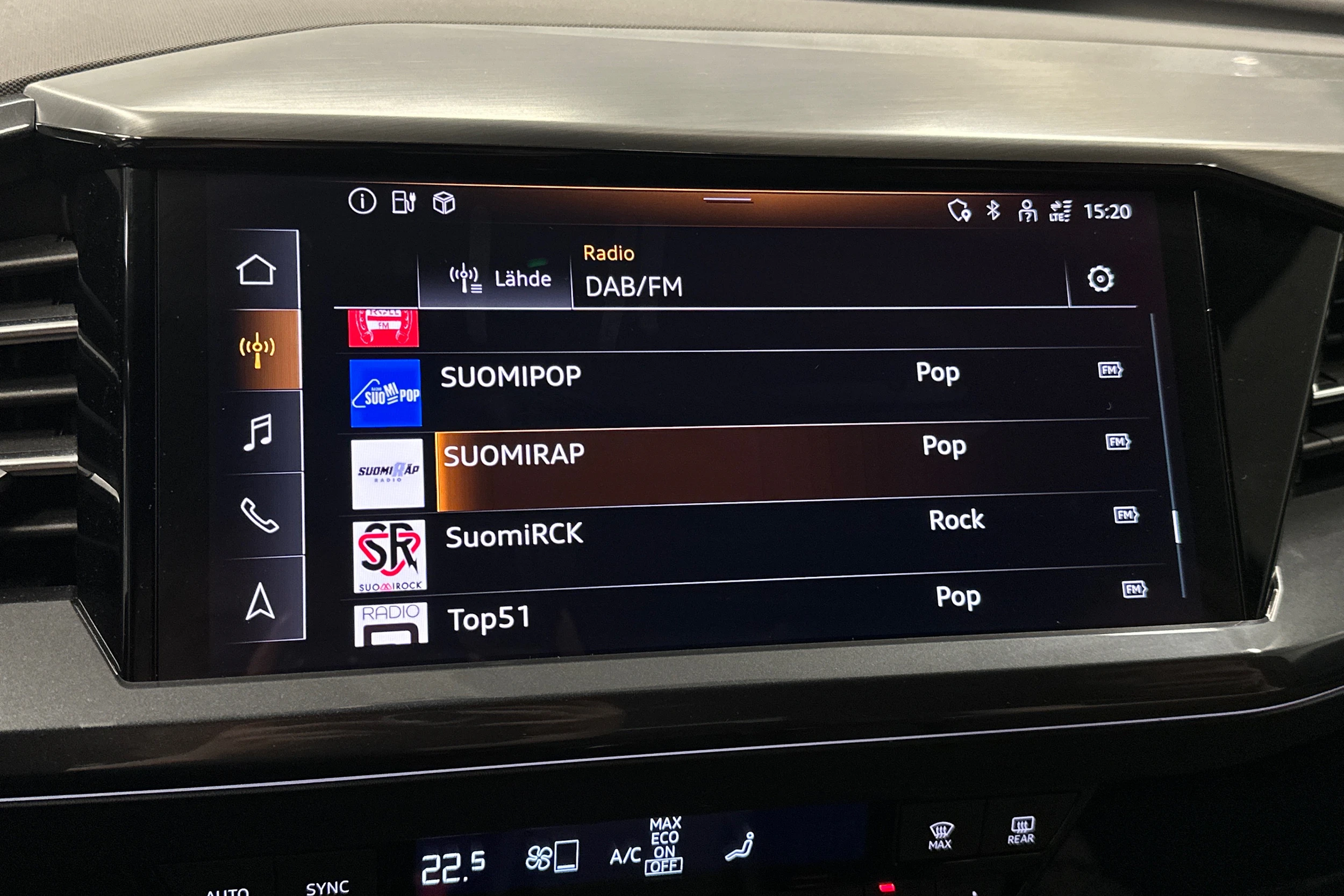 sininen Audi Q4 e-tron 2023 kuva 19.