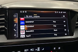 sininen Audi Q4 e-tron 2023 kuva 19.