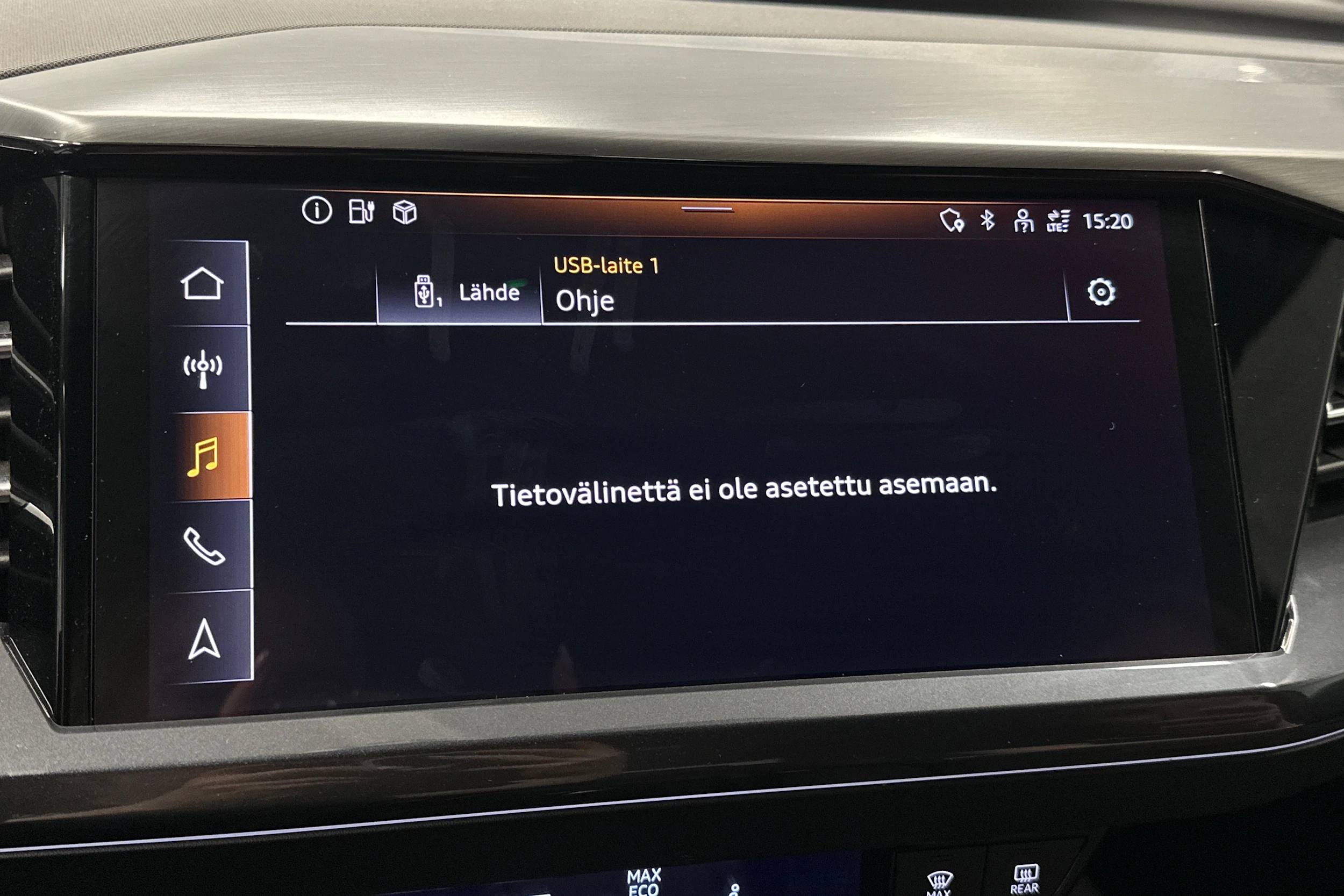 sininen Audi Q4 e-tron 2023 kuva 20.