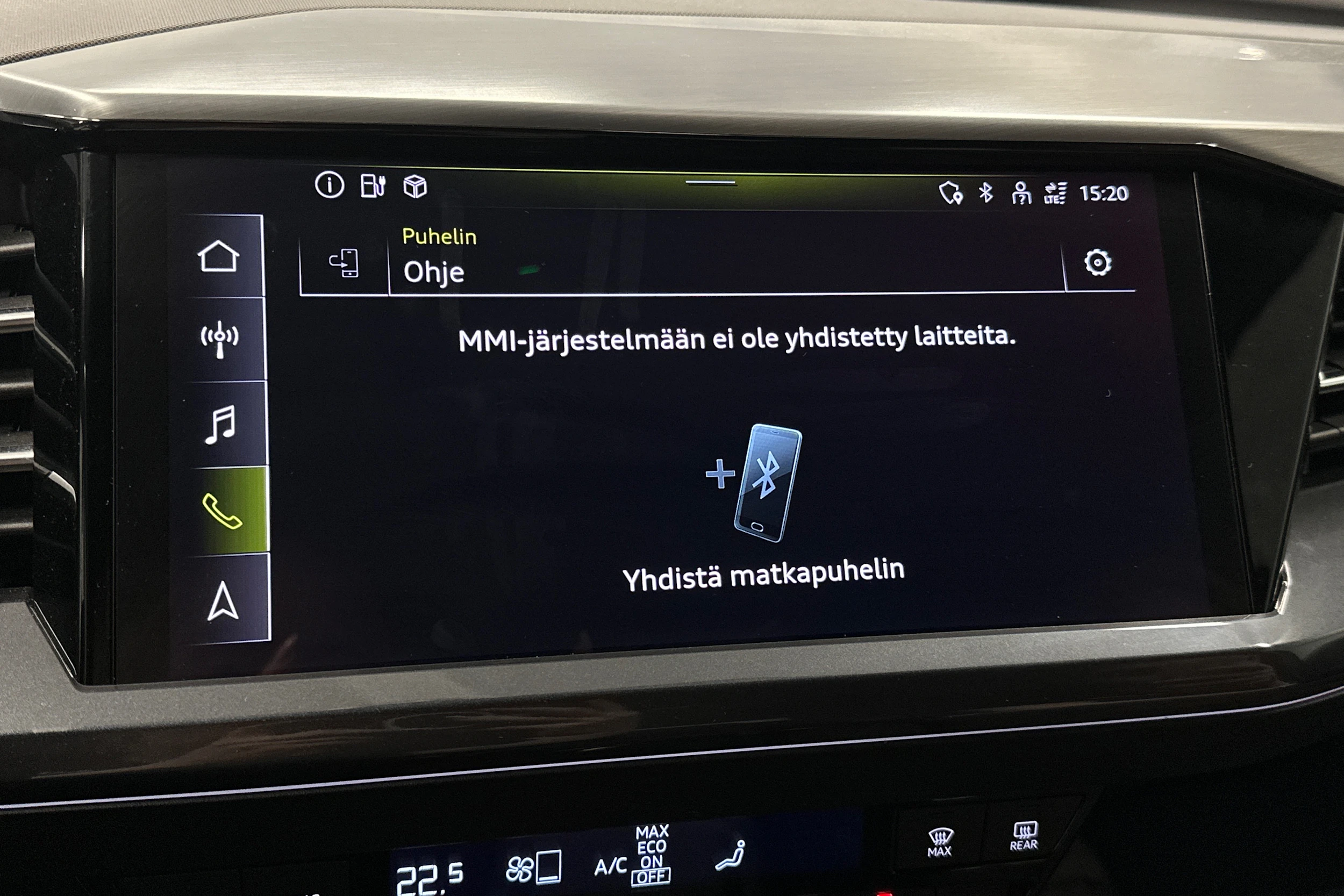 sininen Audi Q4 e-tron 2023 kuva 21.