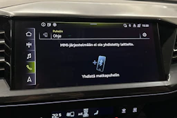 sininen Audi Q4 e-tron 2023 kuva 21.