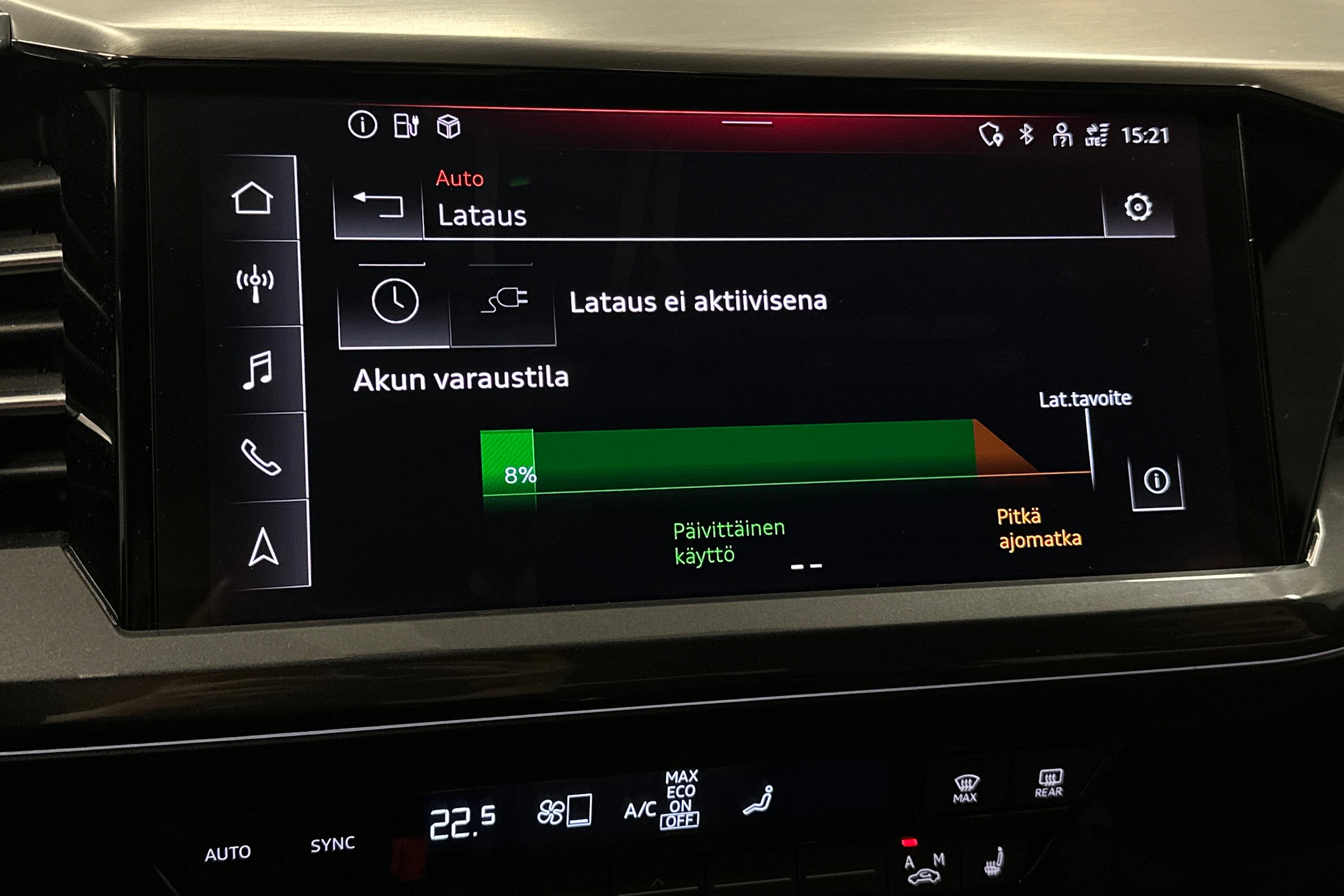 sininen Audi Q4 e-tron 2023 kuva 25.
