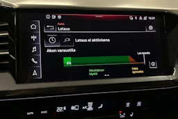 sininen Audi Q4 e-tron 2023 kuva 25.