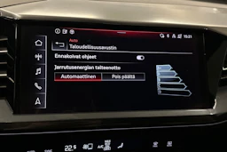sininen Audi Q4 e-tron 2023 kuva 26.