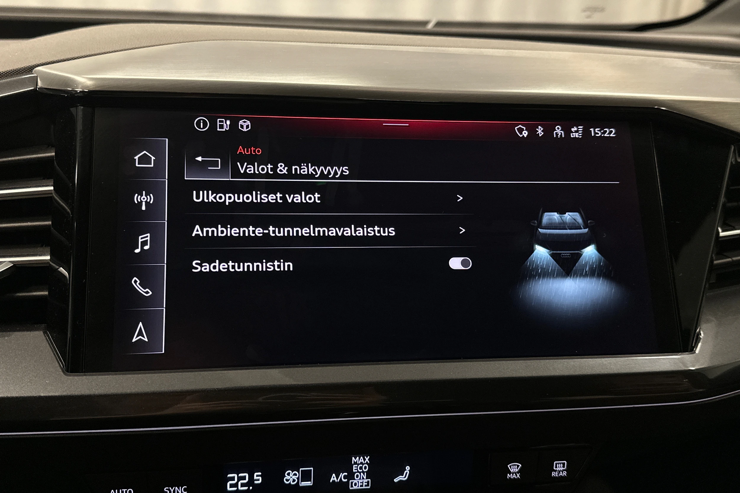 sininen Audi Q4 e-tron 2023 kuva 28.