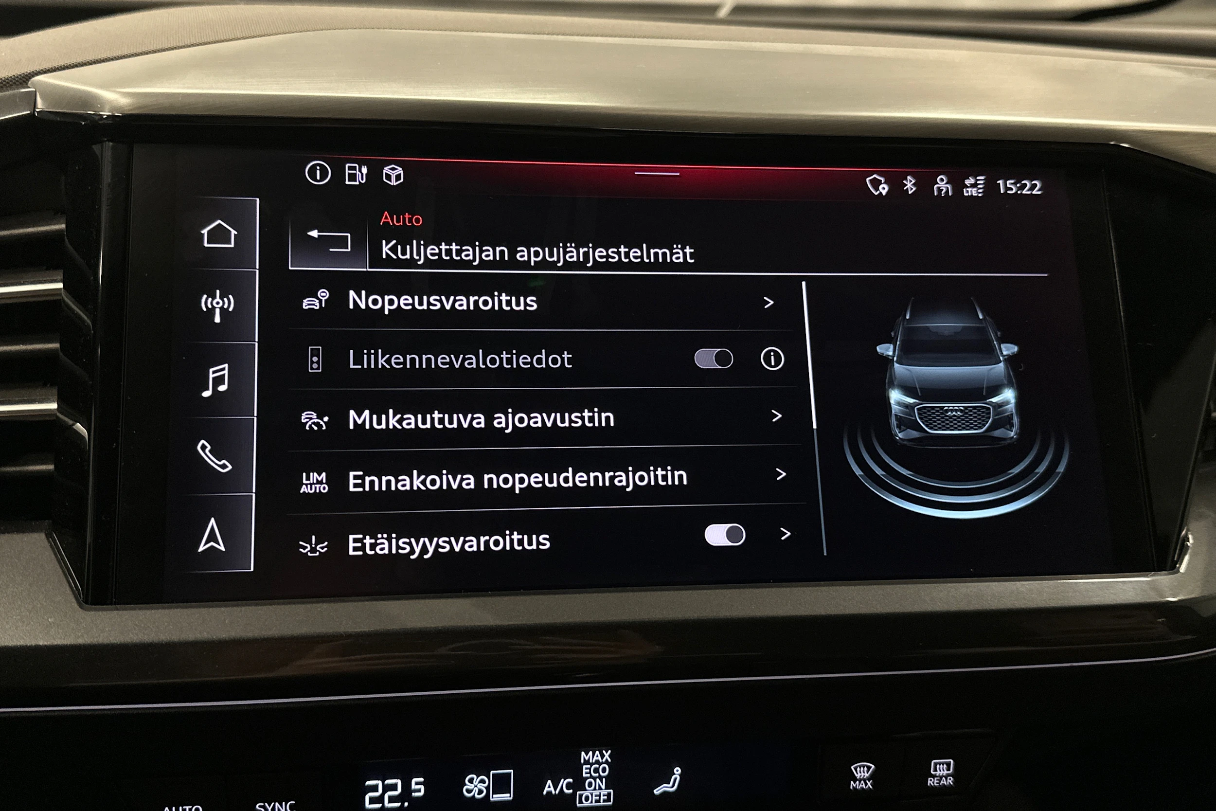 sininen Audi Q4 e-tron 2023 kuva 29.