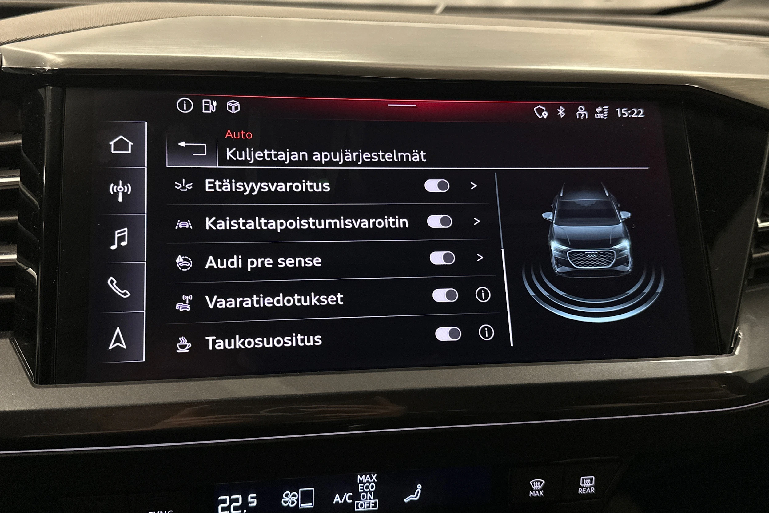 sininen Audi Q4 e-tron 2023 kuva 30.