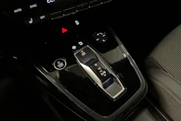 sininen Audi Q4 e-tron 2023 kuva 34.