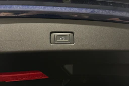 sininen Audi Q4 e-tron 2023 kuva 39.