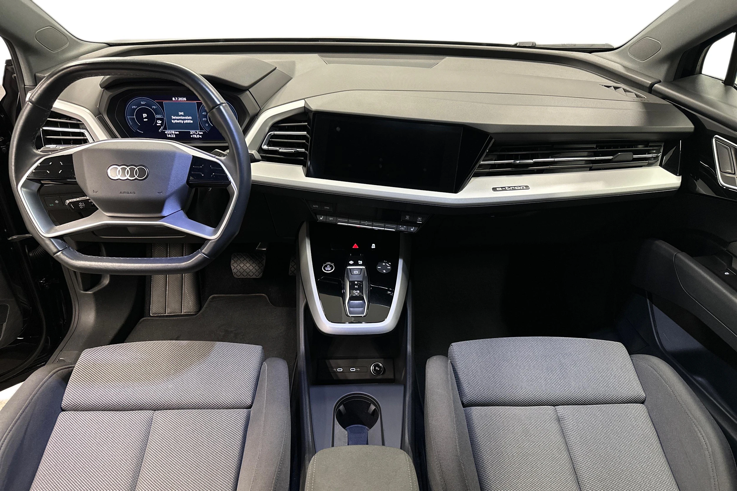 musta Audi Q4 e-tron 2023 kuva 7.