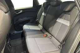 musta Audi Q4 e-tron 2023 kuva 8.