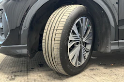 musta Audi Q4 e-tron 2023 kuva 10.