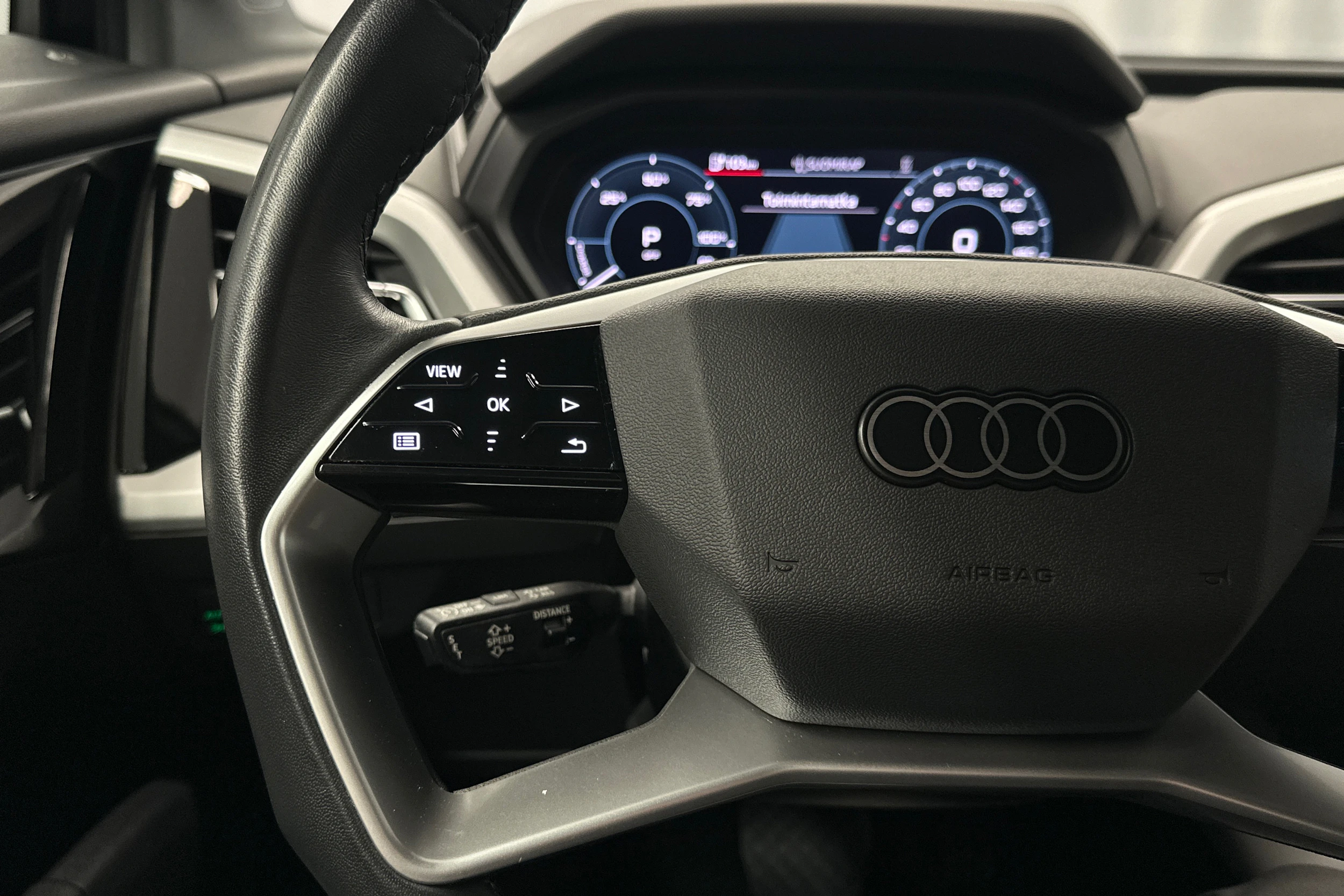 musta Audi Q4 e-tron 2023 kuva 11.