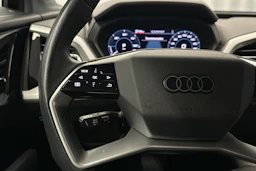 musta Audi Q4 e-tron 2023 kuva 11.