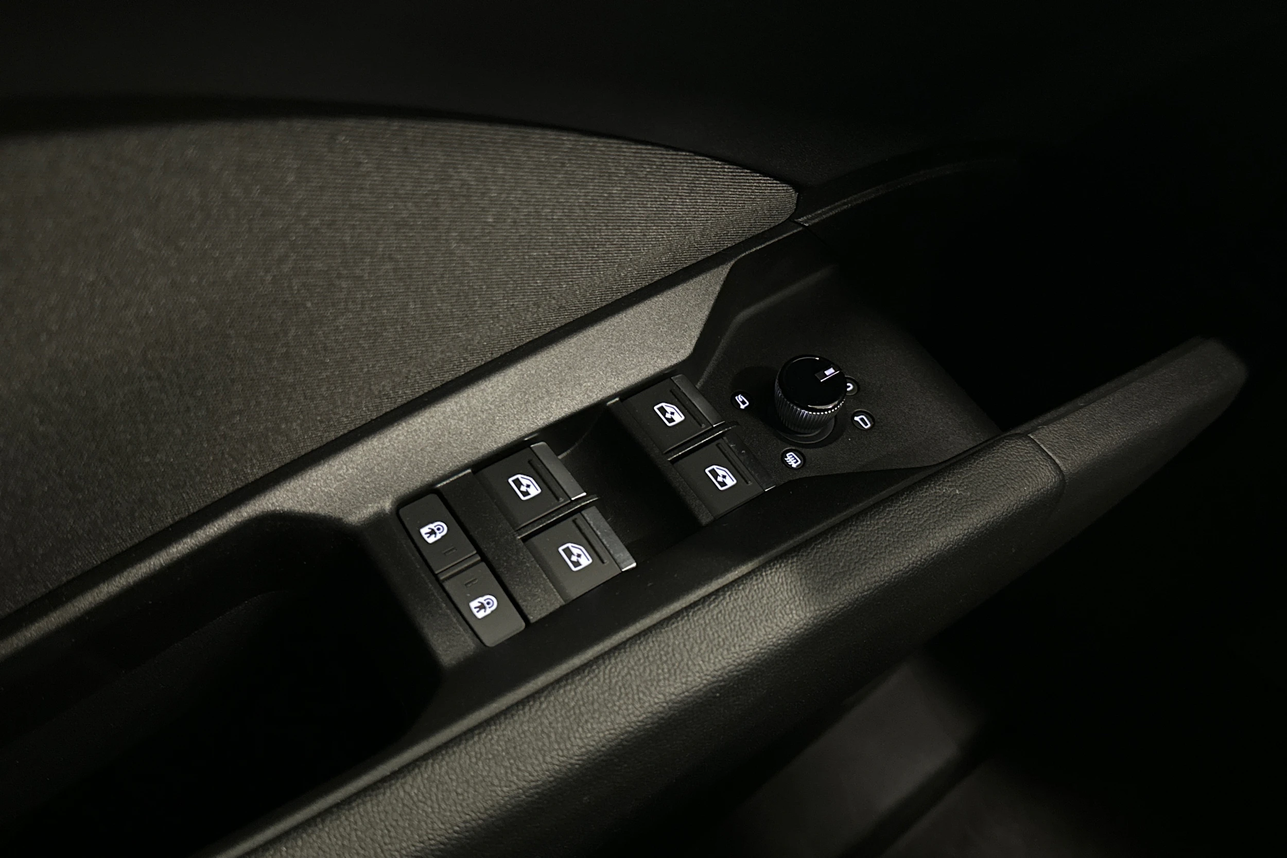 musta Audi Q4 e-tron 2023 kuva 15.