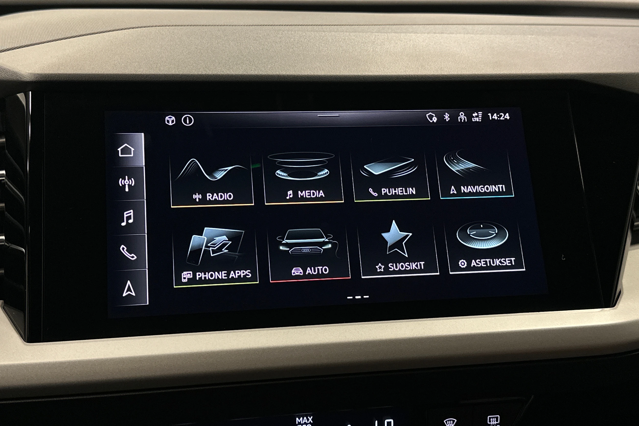 musta Audi Q4 e-tron 2023 kuva 17.