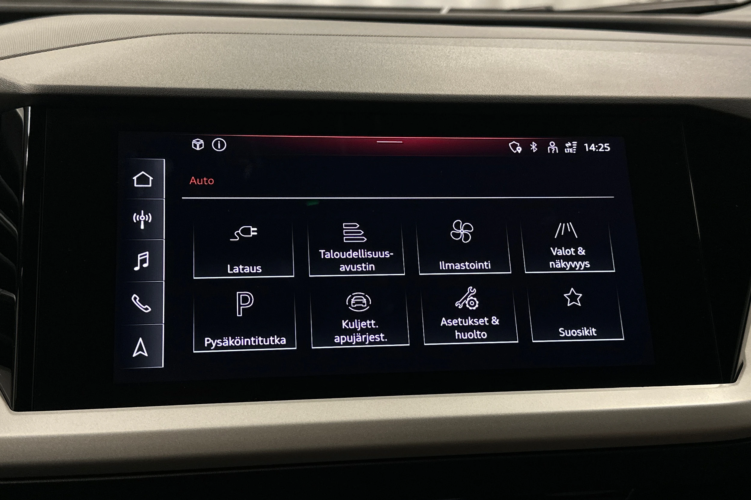 musta Audi Q4 e-tron 2023 kuva 23.