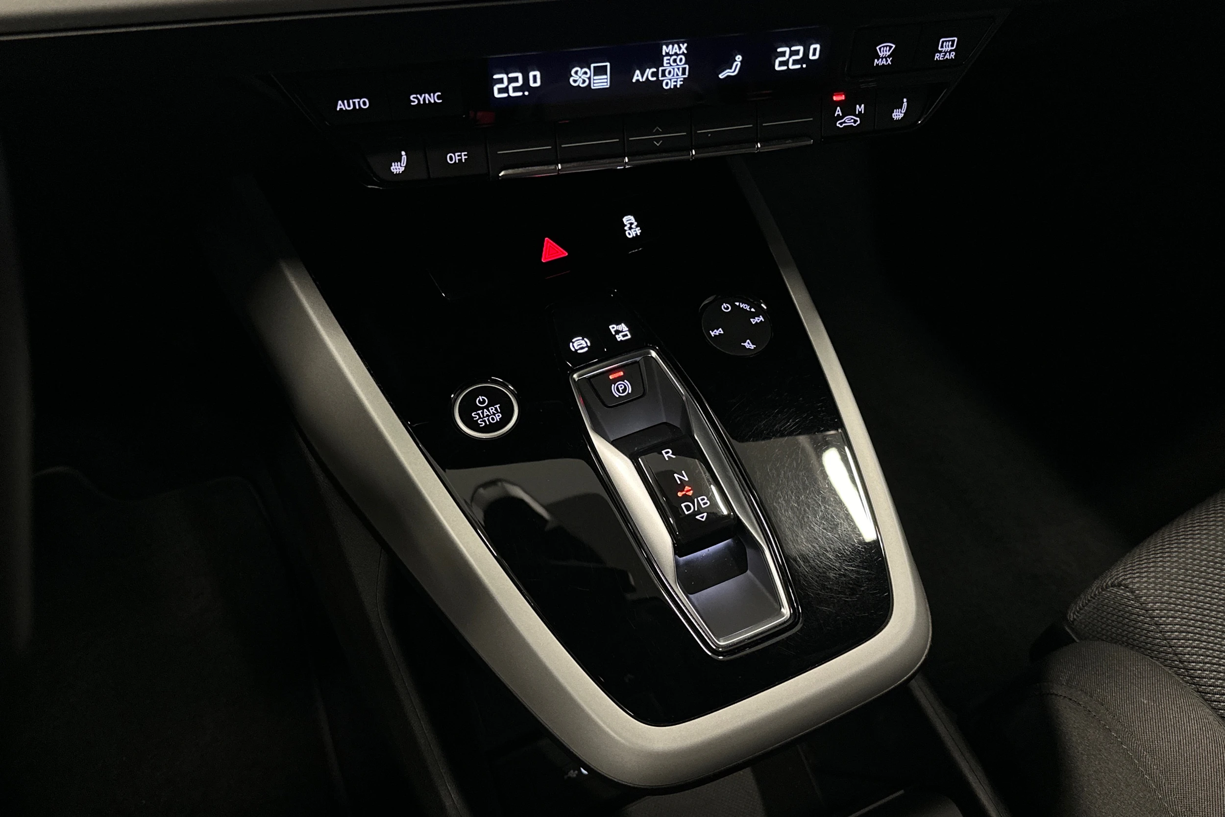 musta Audi Q4 e-tron 2023 kuva 30.
