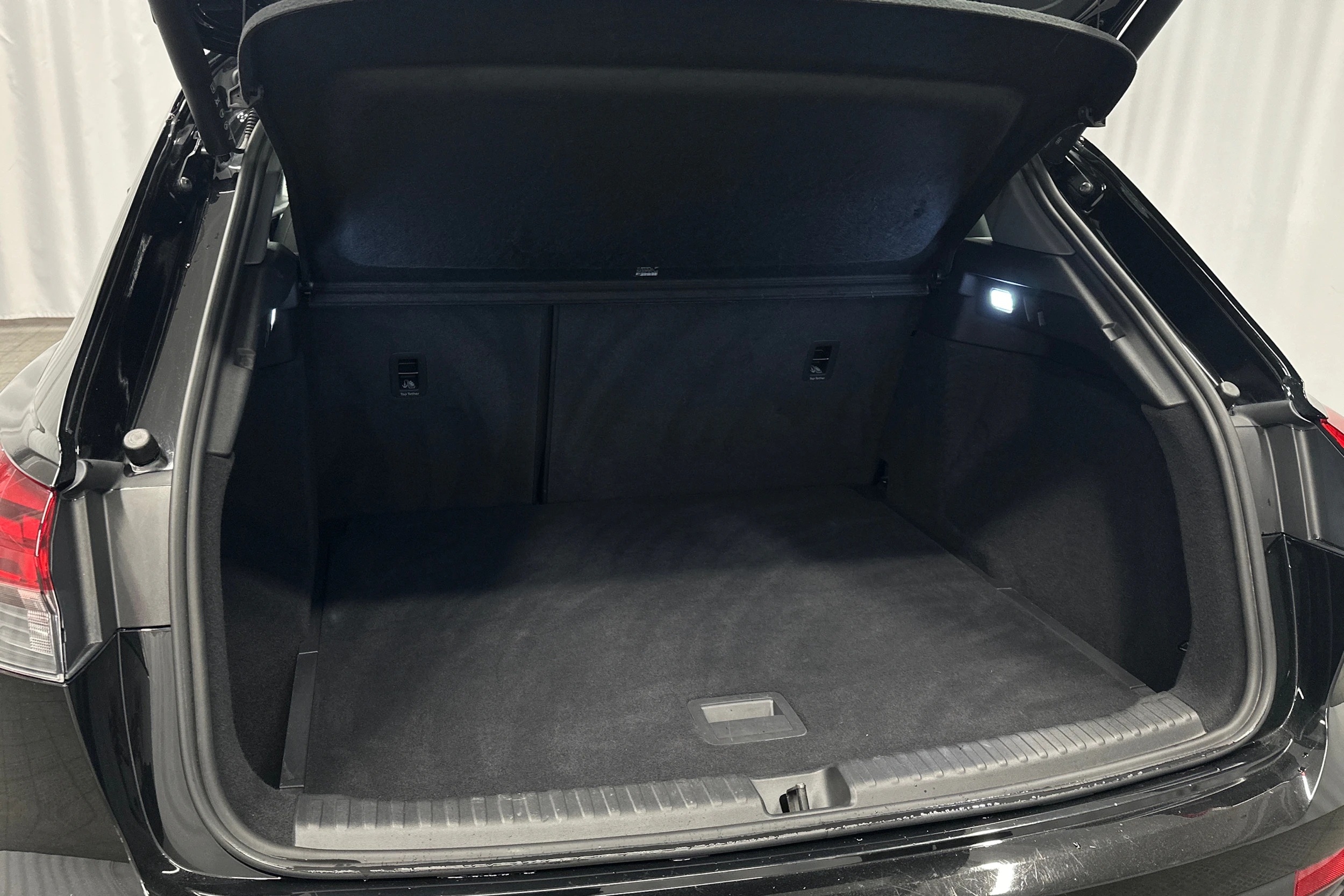 musta Audi Q4 e-tron 2023 kuva 33.