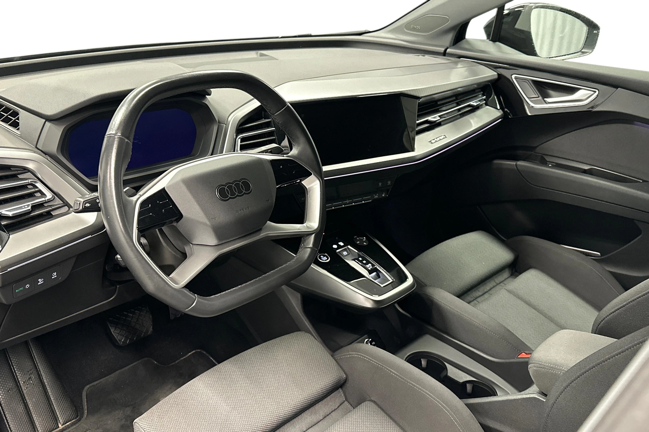 musta Audi Q4 e-tron 2023 kuva 6.