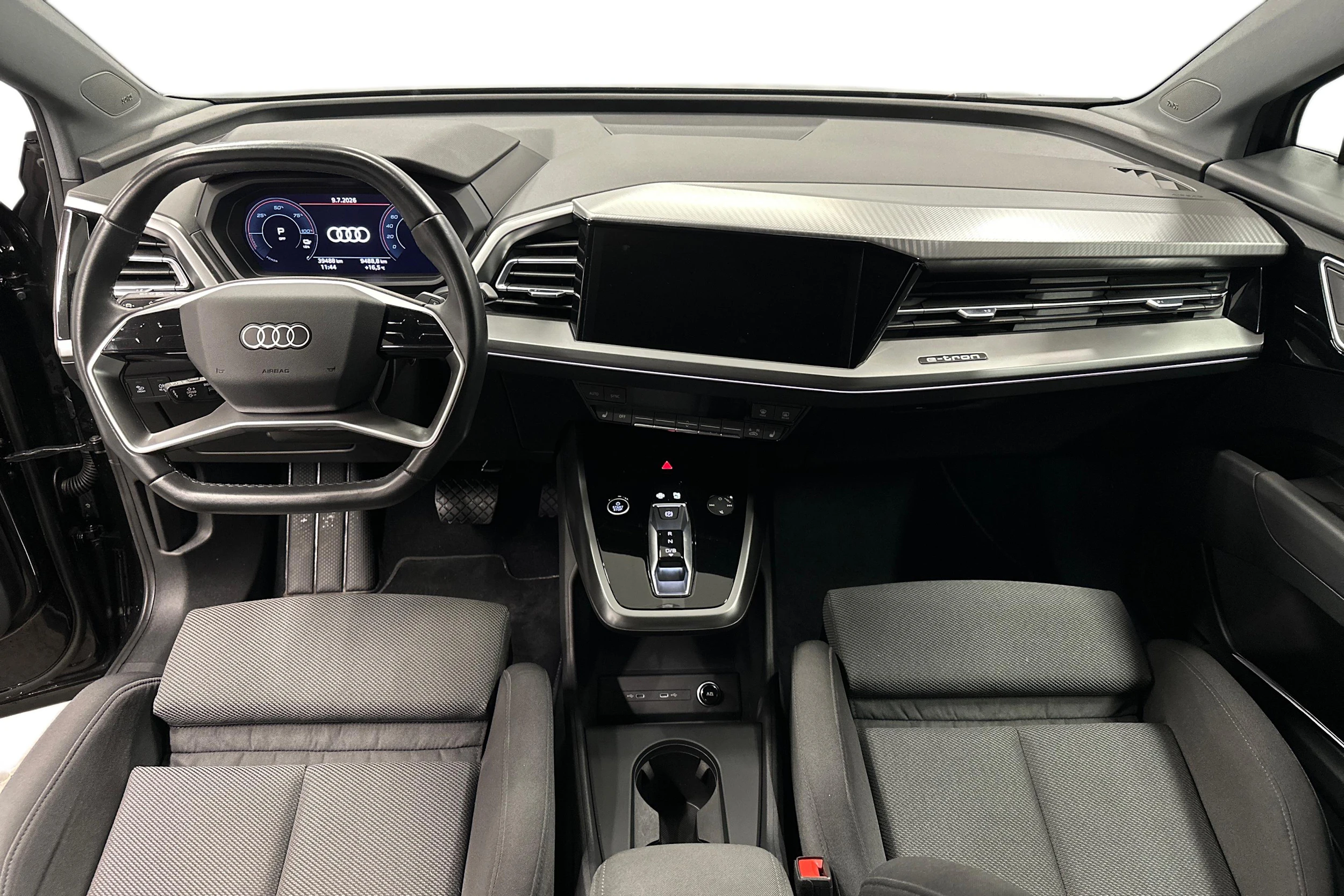 musta Audi Q4 e-tron 2023 kuva 7.