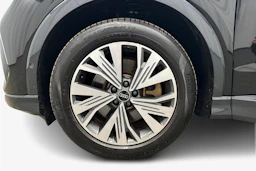musta Audi Q4 e-tron 2023 kuva 9.