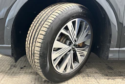 musta Audi Q4 e-tron 2023 kuva 10.