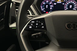 musta Audi Q4 e-tron 2023 kuva 11.