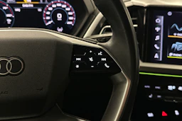 musta Audi Q4 e-tron 2023 kuva 12.