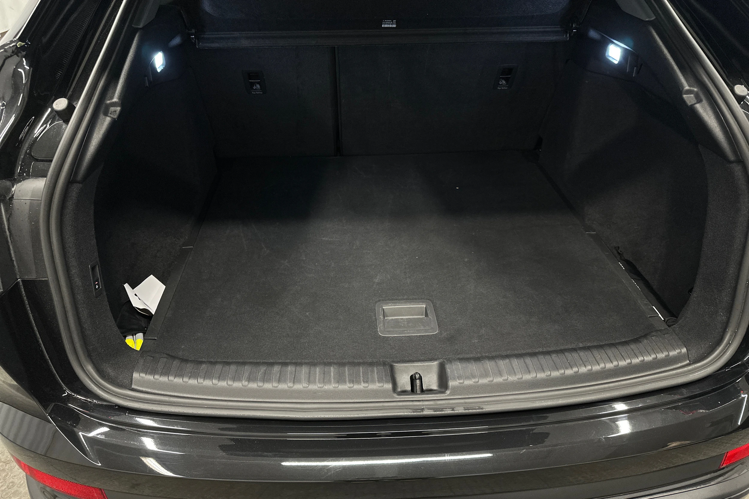musta Audi Q4 e-tron 2023 kuva 35.