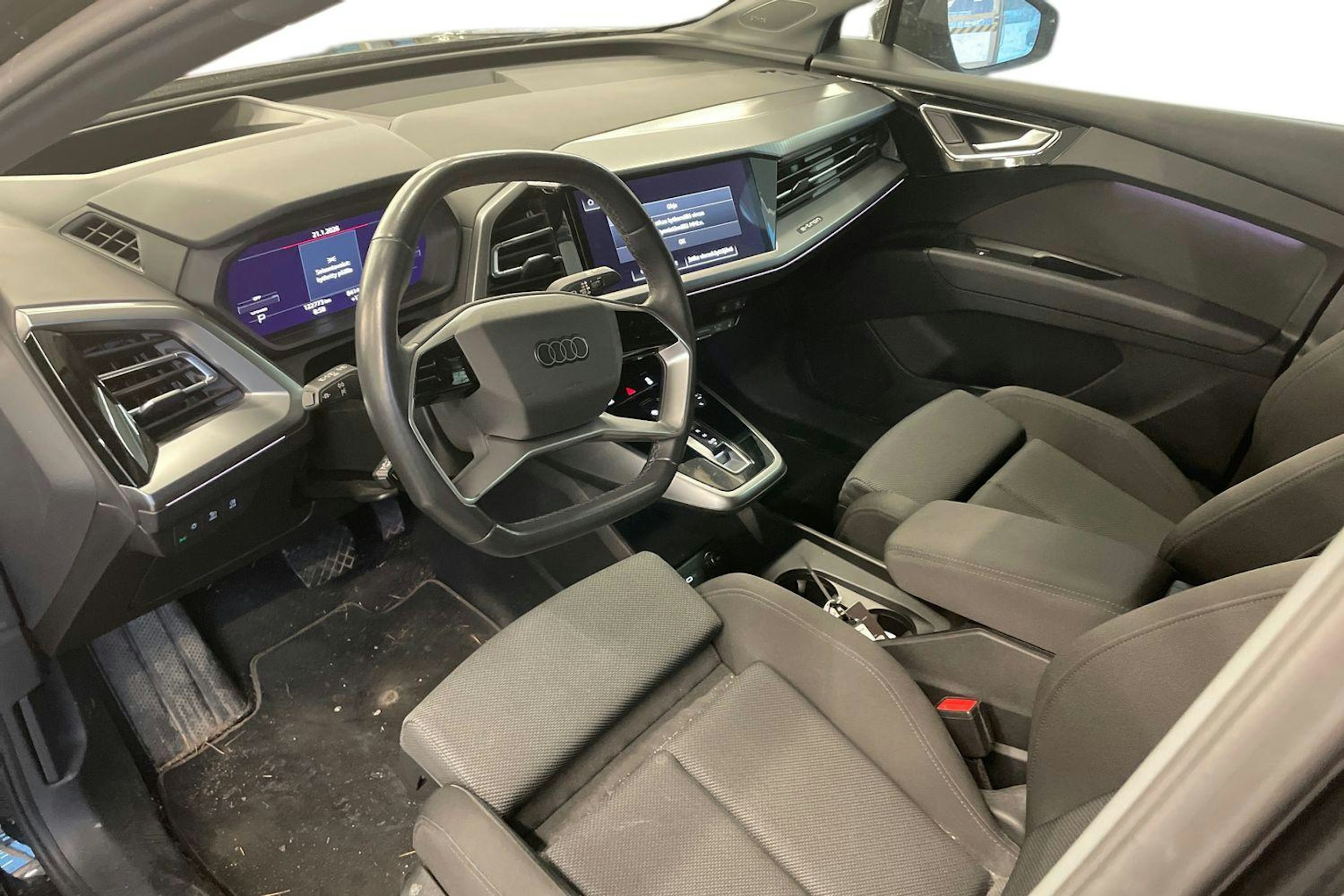 musta Audi Q4 e-tron 2023 kuva 3.