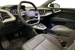 Musta Audi Q4 e-tron 2023 kuva 7.