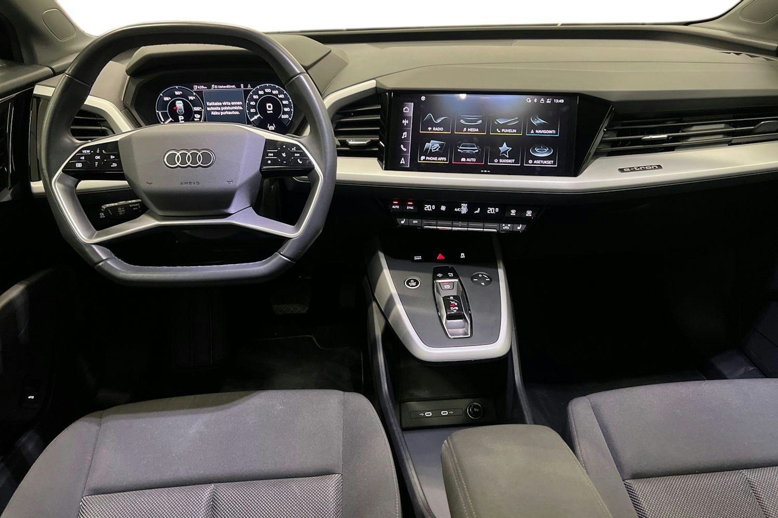 Musta Audi Q4 e-tron 2023 kuva 9.