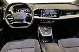 Musta Audi Q4 e-tron 2023 kuva 9.